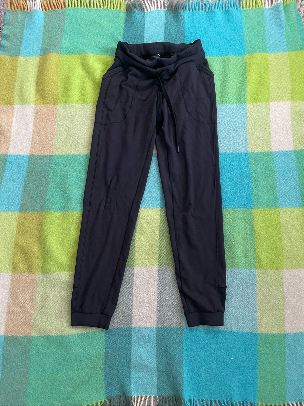 Lululemon black joggers with pockets #athletic #activewear